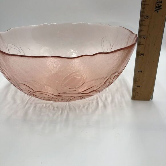 Vintage Pink Glass Arcoroc France Serving Fruit Centerpiece Bowl Floral Pattern - Picture 9 of 9